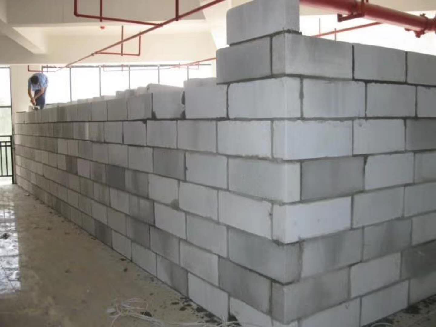 黑山蒸压加气混凝土砌块承重墙静力和抗震性能的研究